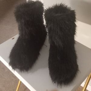 Black Furry Boots Size 12